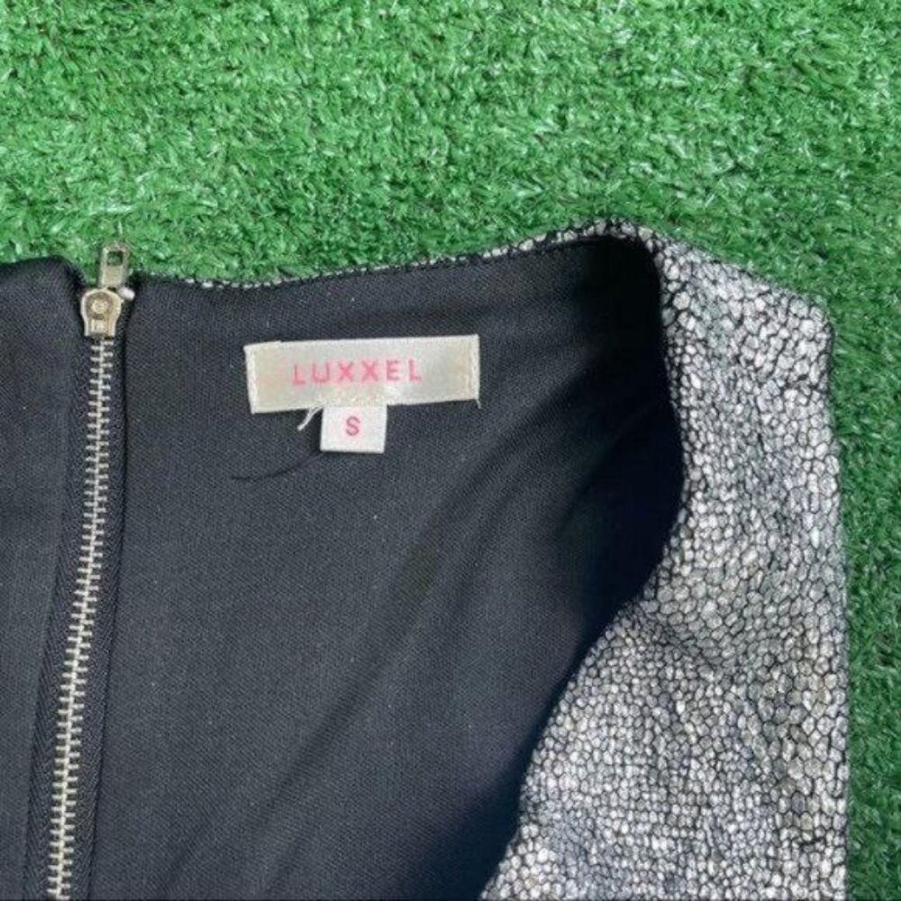 Luxxel Silver V- neck Cut out crop top Size S - Picture 6 of 11